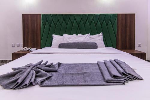 1118executive_room_3